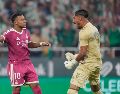 Kylian Mbappe se lamenta luego de que su penal fue atajado por Álvaro Valles. AP /J. BRETON