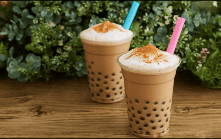 Analizamos los componentes nutricionales del popular bubble tea para entender si esta bebida de origen asiático es una opción saludable o un riesgo para tu dieta diaria. CANVA