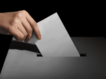 El término se utiliza para describir una boleta que aparece sin dobleces pese a encontrarse entre los documentos que fueron contabilizados como votos. CANVA