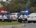 Policías custodian la zona donde se cometió un homicidio múltiple este miércoles en el municipio de Atizapán de Zaragoza. EFE/M. Hartz