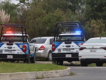 Policías custodian la zona donde se cometió un homicidio múltiple este miércoles en el municipio de Atizapán de Zaragoza. EFE/M. Hartz