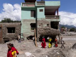 La identificación sigue siendo el mayor desafío; hasta el momento, el Gobierno nepalí solo ha podido entregar 98 cuerpos a sus respectivas familias. EFE/EPA/N. Shrstha