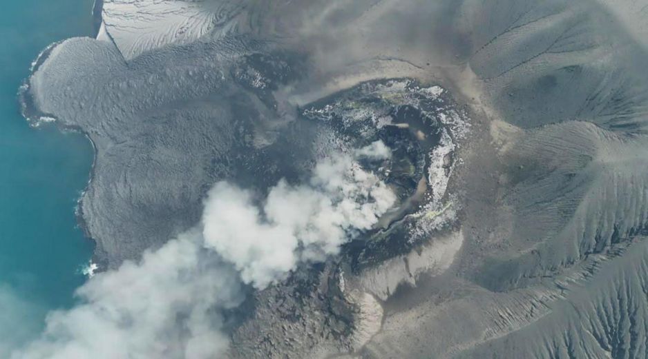 La actividad en estos aeropuertos de Indonesia tras la erupción del hijo de Krakatoa estará cancelada por un periodo indeterminado. ESPECIAL / Agencia Geológica de Indonesia