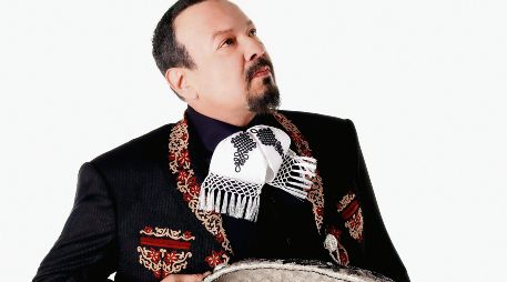 El zacatecano asegura que la música tradicional mexicana pasa un momento de transición ante la explosión de nuevos géneros. CORTESÍA
