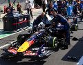 Hadjar, de acuerdo con Red Bull, sufrió una fractura mientras practicaba boxeo durante las vacaciones de mitad de temporada. EFE / ARCHIVO