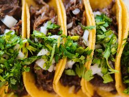 Aunque el tequila es uno de sus grandes orgullos, hay un motivo que también atrae a los visitantes: sus tradicionales taquerías. UNSPLASH