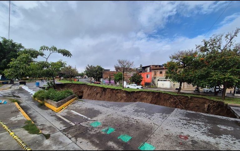 El director del SIAPA señaló que hay afectaciones al servicio en la colonia Lomas del Laurel, en Tonalá, debido al socavón. EL INFORMADOR/M. Hernández