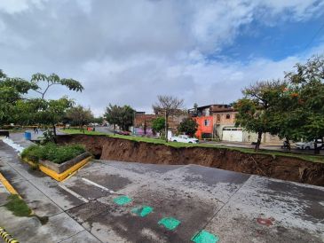 El director del SIAPA señaló que hay afectaciones al servicio en la colonia Lomas del Laurel, en Tonalá, debido al socavón. EL INFORMADOR/M. Hernández