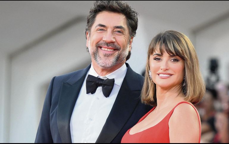 Javier Bardem y Penélope Cruz posan desde la alfombra roja de la cinta “Búnker”. EFE