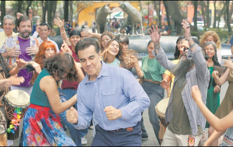 Adrián Uribe da vida a “Juan Pablo”, un hombre atrapado en la rutina. CORTESÍA
