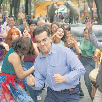 Adrián Uribe da vida a “Juan Pablo”, un hombre atrapado en la rutina. CORTESÍA