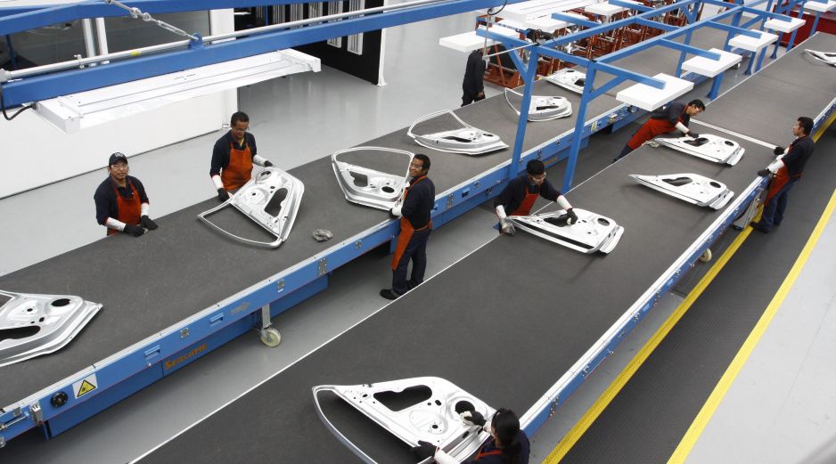 Conoce los principales destinos de los vehículos ligeros fabricados en territorio mexicano y el panorama actual de la industria automotriz. EFE / ARCHIVO