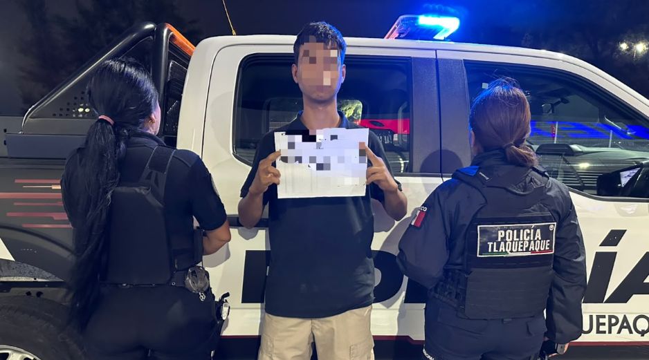 Los policías localizaron e interceptaron el vehículo de alquiler tipo taxi dentro del mismo circuito de la Nueva Central Camionera, frente al Módulo 6. ESPECIAL/Policía de Tlaquepaque