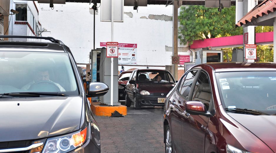 La verificación es uno de los trámites más importantes que deben realizar los conductores para reducir las emisiones contaminantes de los autos. SUN/ARCHIVO