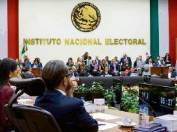 El INE enfrentó cuestionamientos por las campañas adelantadas. EL UNIVERSAL