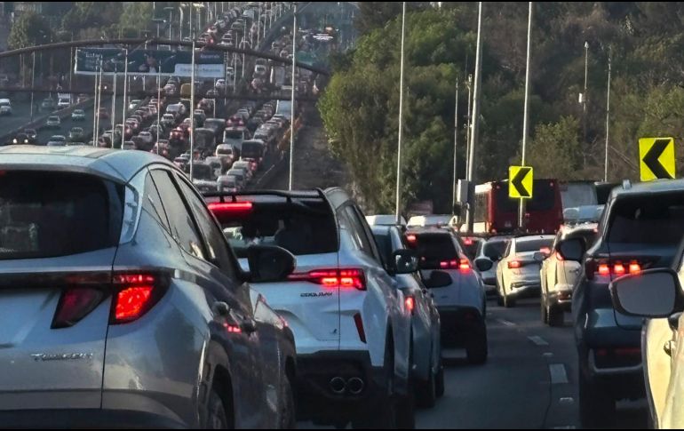 El programa Hoy No Circula se aplica de las 5:00 a las 22:00 horas en todas las alcaldías de la Ciudad de México y en tres zonas conurbadas del Estado de México. EFE/S. Gutiérrez