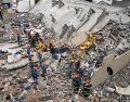 El edificio que colapsó tenía varias plantas y estaba en construcción, aunque las obras se encontraban embargadas judicialmente. EFE/I. Fontana