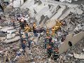 El edificio que colapsó tenía varias plantas y estaba en construcción, aunque las obras se encontraban embargadas judicialmente. EFE/I. Fontana