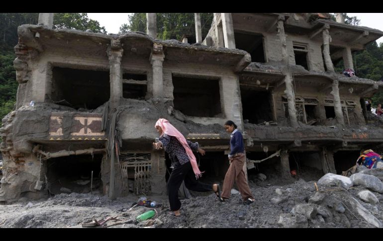 Las riadas en Nepal que han dejado más de mil 300 muertos y cerca de cinco mil desaparecidos desde el 26 de agosto. EFE/N. SHRESTHA