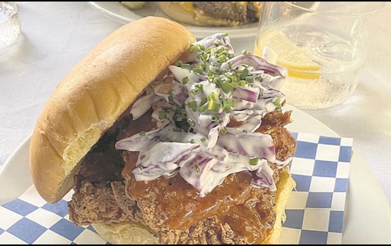 Brioche con pollo frito. ESPECIAL