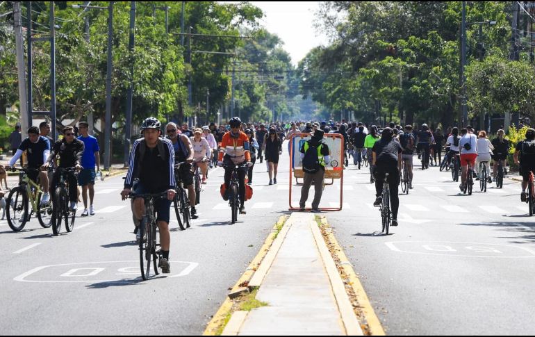 La Vía RecreActiva promedia 130 mil asistentes cada semana y esta mañana, en un evento conmemorativo por su aniversario, autoridades municipales resaltaron el crecimiento de la Vía para construir comunidad. EL INFORMADOR/J. Acosta