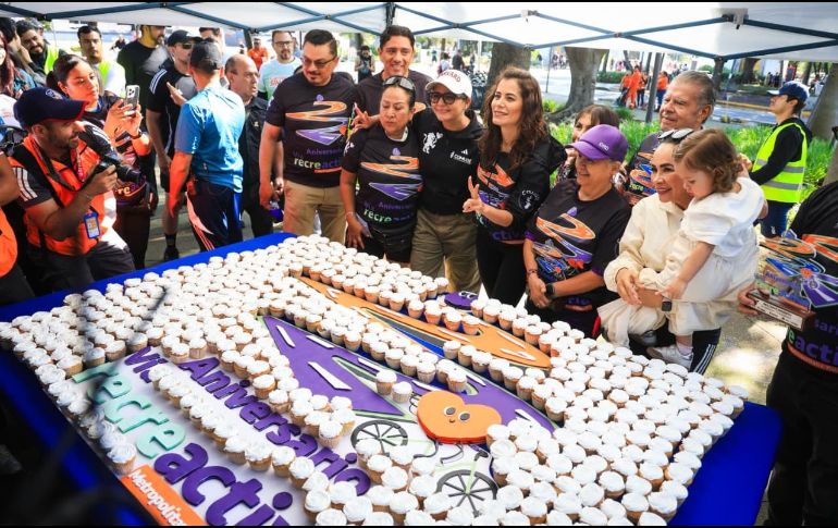 La Vía RecreActiva promedia 130 mil asistentes cada semana y esta mañana, en un evento conmemorativo por su aniversario, autoridades municipales resaltaron el crecimiento de la Vía para construir comunidad. EL INFORMADOR/J. Acosta