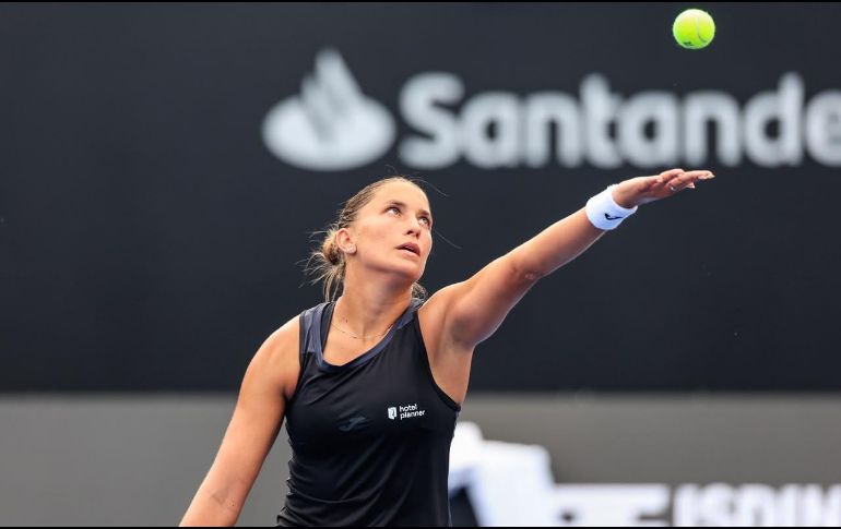 Panna Udvardy superó a la francesa Loïs Boisson por 6-4, 6-7(6) y 6-2 en un duro encuentro de dos horas y media. CORTESÍA/GDL OPEN.