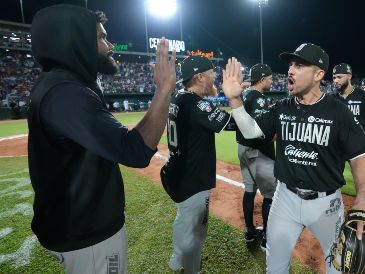 Los Toros de Tijuana tomaron ventaja en la Serie del Rey tras superar a los Olmecas de Tabasco impulsados por sus batazos de cuatro esquinas. IMAGO7.