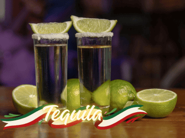 El CRT recomienda verificar que en la etiqueta del producto se mencionen la categoría, la palabra tequila, clase, porcentaje de alcohol, la marca y el contenido neto. ESPECIAL/Canva