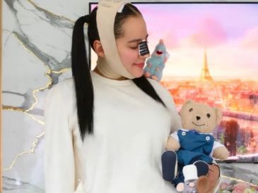 Sandra Cuevas celebró los 5 años de su oso de peluche 