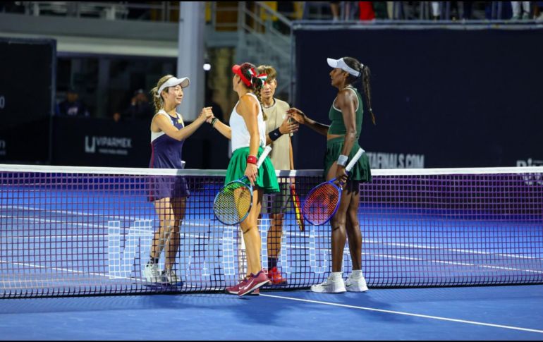 Giuliana Olmos y Asia Muhammad quedaron eliminadas en la primera ronda de dobles del Guadalajara Open 2026 tras ser remontadas por Momoko Kobori y Peangtam Plipuech. CORTESÍA/GDL OPEN.