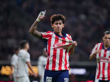 Chivas asumió la cima del Apertura 2026 al concluir la Jornada 8 tras golear a Pumas por 3-0. IMAGO7.