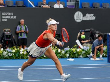 Peyton Stearns dio la sorpresa en el Guadalajara Open tras vencer en sets corridos a Diane Parry, quien lidió con frustración y molestias físicas en la rodilla. CORTESÍA/GDL OPEN.