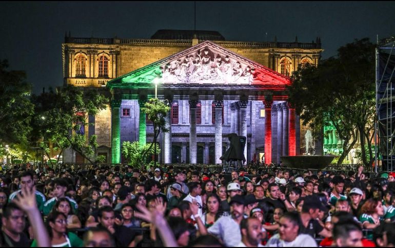 Cientos de familias y ciudadanos se congregaron en el Centro Histórico de Guadalajara para conmemorar el aniversario de la Independencia de México entre música, gastronomía y algarabía tricolor. EL INFORMADOR/A. NAVARRO.
