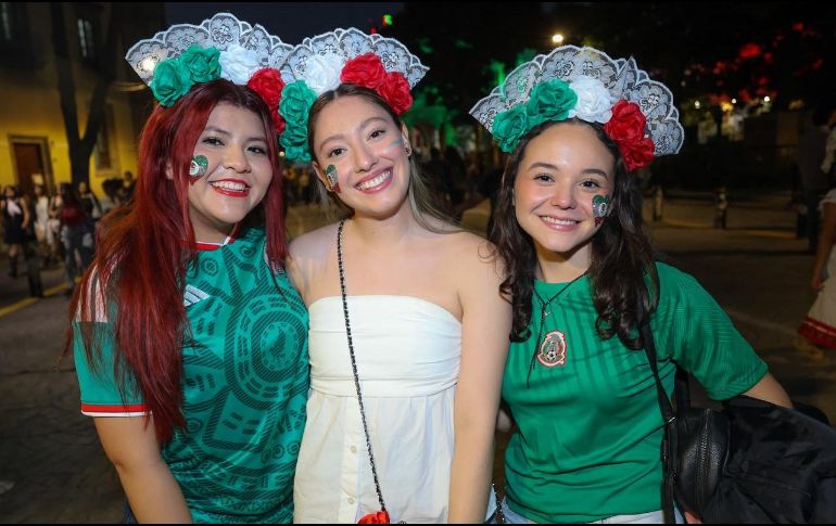 Cientos de familias y ciudadanos se congregaron en el Centro Histórico de Guadalajara para conmemorar el aniversario de la Independencia de México entre música, gastronomía y algarabía tricolor. EL INFORMADOR/A. NAVARRO.