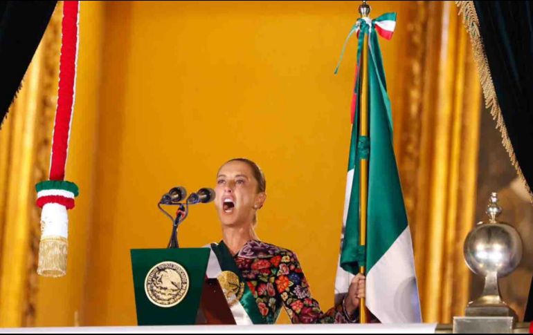 Claudia Sheinbaum en el balcón del Palacio Presidencial durante la ceremonia del Grito de Independencia. SUN/D. Simón