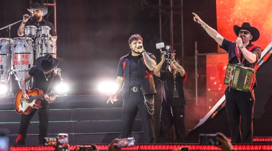 Grupo Frontera logró conquistar el corazón del público tapatío en su presentación en el Centro Histórico. EL INFORMADOR/ A. Navarro