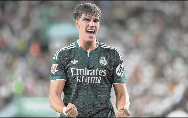 Carlos Espí. El delantero festeja el gol que le da el triunfo al Madrid. AP