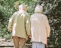 Las penas por abandono de adultos mayores podrían implementarse y aumentar bajo algunas causales. UNSPLASH / M. Henderson