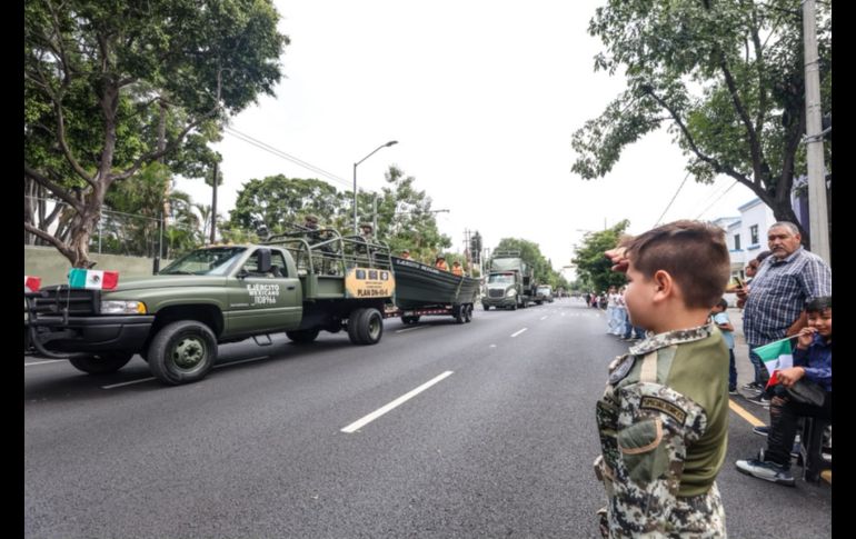 Ante miles de ciudadanos, se llevó a cabo el tradicional Desfile Cívico-Militar en Guadalajara por el 216 aniversario del inicio de la Independencia de México. EL INFORMADOR / A. Navarro
