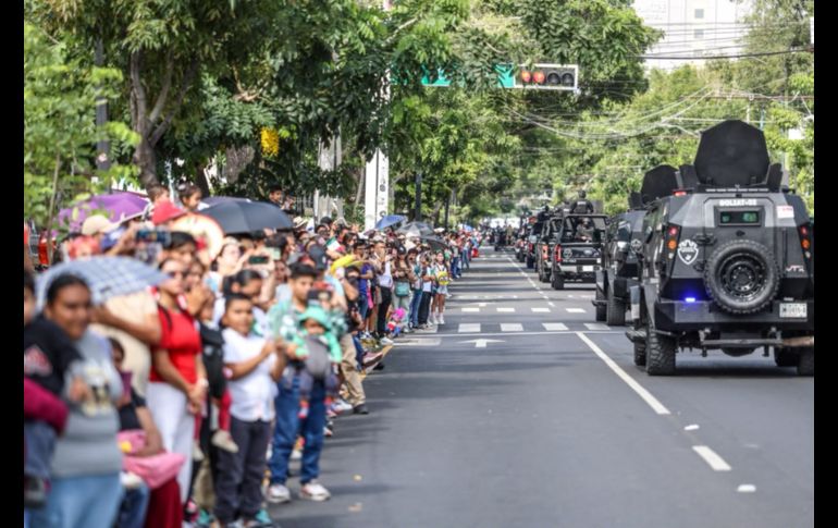 Ante miles de ciudadanos, se llevó a cabo el tradicional Desfile Cívico-Militar en Guadalajara por el 216 aniversario del inicio de la Independencia de México. EL INFORMADOR / A. Navarro