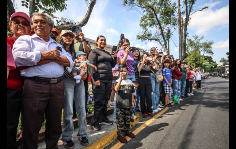 Ante miles de ciudadanos, se llevó a cabo el tradicional Desfile Cívico-Militar en Guadalajara por el 216 aniversario del inicio de la Independencia de México. EL INFORMADOR / A. Navarro