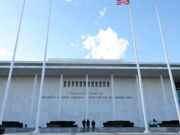 Fotografía de archivo de la fachada del Centro Kennedy de las Artes Escénicas, en Washington, Estados Unidos. EFE/ L. Nolly