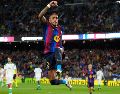 Barcelona ratificó su paso perfecto como líder de LaLiga tras imponerse con una contundente goleada frente al Racing de Santander en el Camp Nou. EFE/E. Fontcuberta.