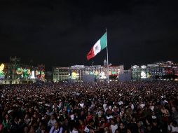 La noche mexicana está marcada por el tradicional Grito de Independencia que se da desde Palacio Nacional. EFE/J. Méndez