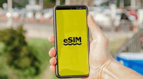 La urgencia de vincular las líneas telefónicas con la identidad de los usuarios responde a una crisis creciente de fraudes digitales y extorsiones en el país. CANVA