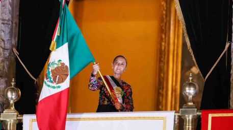 Desde Palacio Nacional, Sheinbaum salió la noche del 15 de septiembre para emitir las clásicas arengas en reconocimiento a los héroes y heroínas de la Independencia. SUN/D. Sánchez