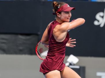La vigente campeona Iva Jovic avanzó a las semifinales del Guadalajara Open 2026 tras derrotar con autoridad en sets corridos a la polaca Magdalena Frech. CORTESÍA/GDL OPEN.