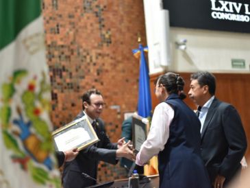 Autoridades estatales y judiciales participron en la ceremonia del Congreso del Estado. CORTESÍA