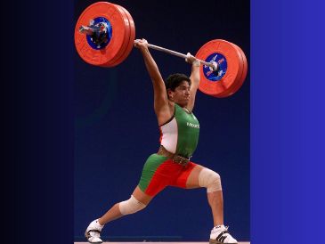 A 26 años de su hazaña en Sídney 2000, el triunfo de Soraya Jiménez en levantamiento de pesas sigue inspirando a las nuevas generaciones de deportistas en todo el país. AP / ARCHIVO